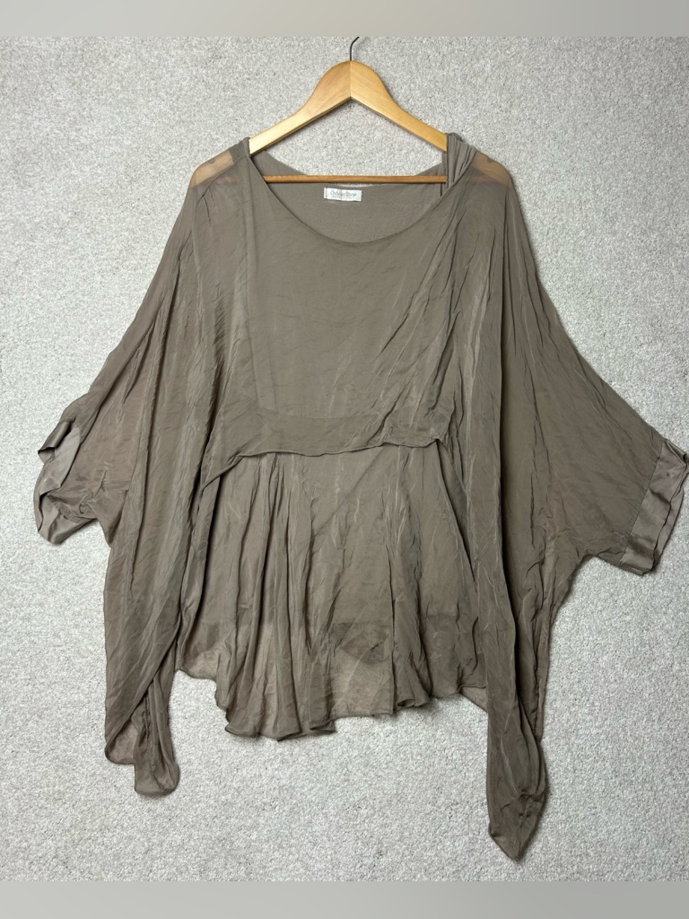 Cobblestone Made in Italy Flowy Taupe Women's Dolman Sleeve Top